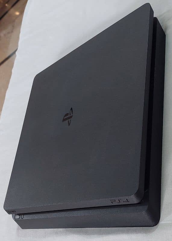 Playstation 4 Slim 4