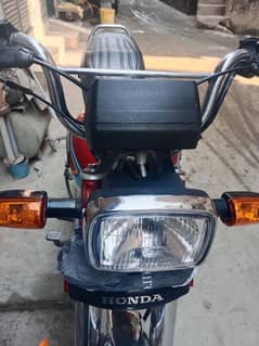 Honda 70 19 model lush condition