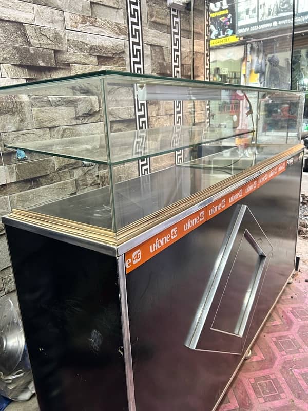 mobile shop counters and racks 4