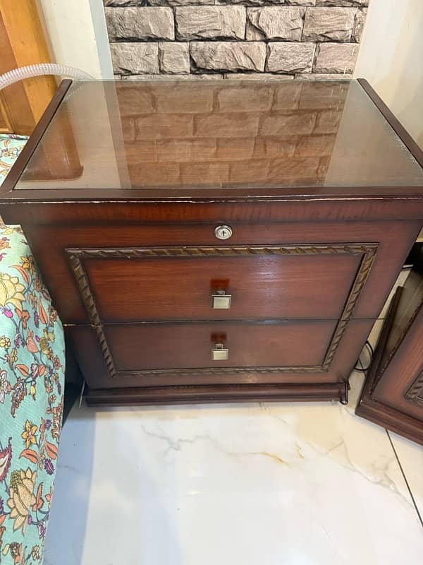 Bedside tables , huge drawer with locks and key 1