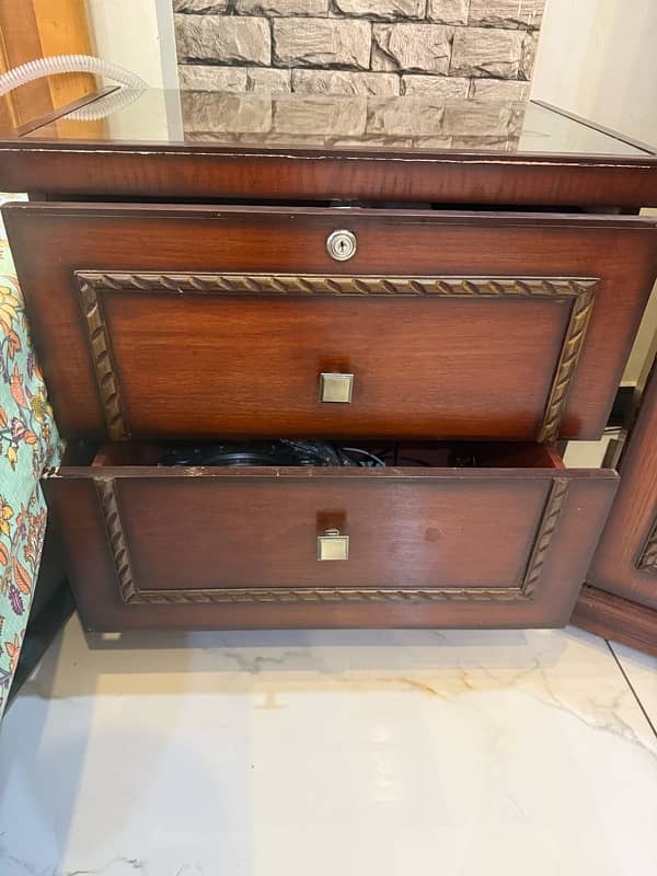 Bedside tables , huge drawer with locks and key 2