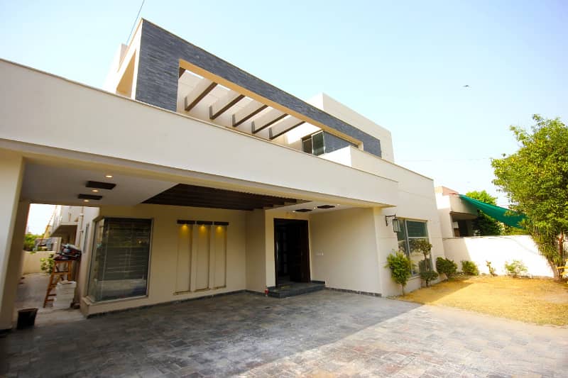 Cantt Properties Offers 1 KANAL House Available For Rent In Phase 5 DHA 0