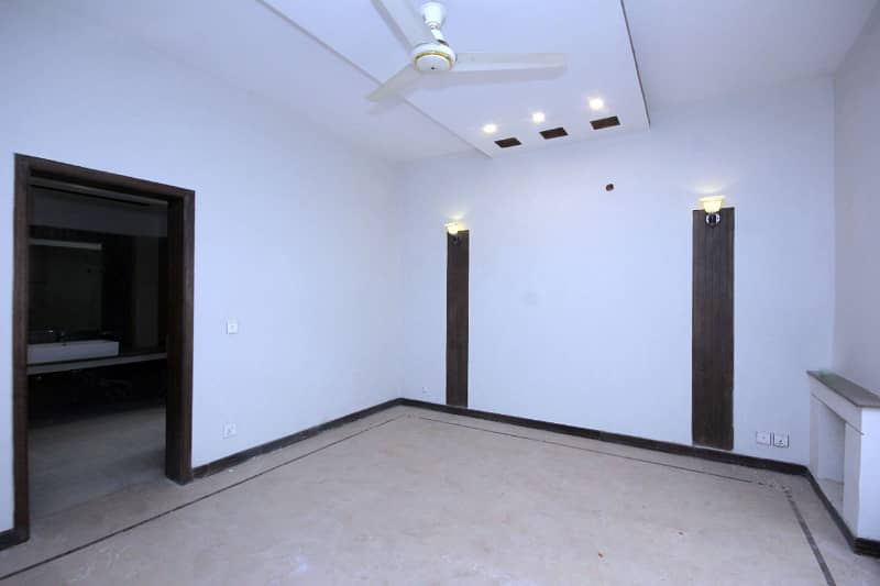 Cantt Properties Offers 1 KANAL House Available For Rent In Phase 5 DHA 6