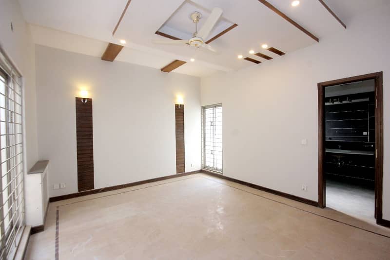 Cantt Properties Offers 1 KANAL House Available For Rent In Phase 5 DHA 17