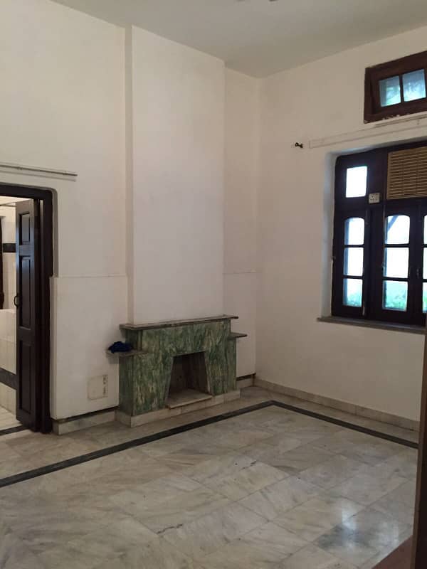 1.5 KANAL FULL HOUSE FOR RENT IN MAIN CANTT 21