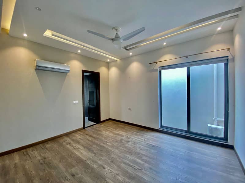 Modern 1 Kanal House For Rent In DHA Phase 5, Lahore 3