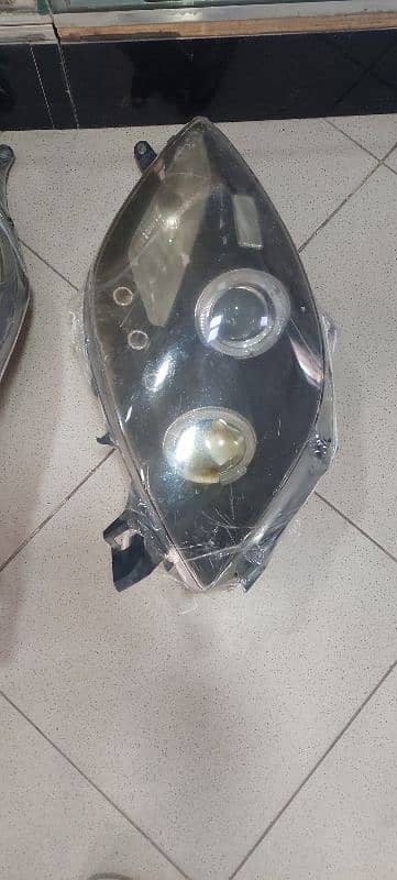 vitz 2005 to 2007 sporty headlamps in used 2