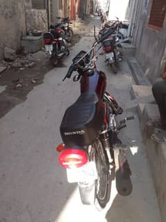 Honda 125 model 2018 for sale only serious people can contact