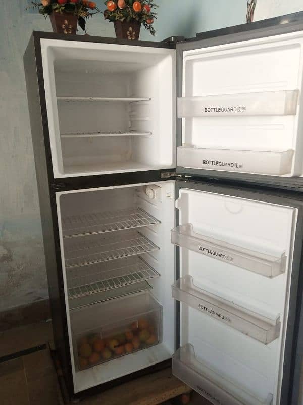 "Used Refrigerator – Excellent Condition, Great Price!" 4