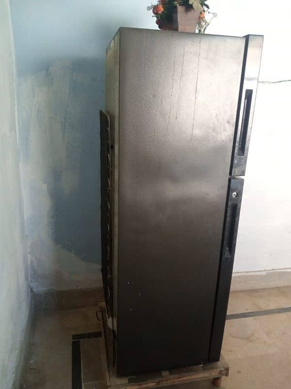 "Used Refrigerator – Excellent Condition, Great Price!" 8