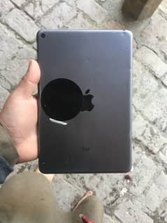 IPAD MINI 5 64 GB WITH BOX CHARGER