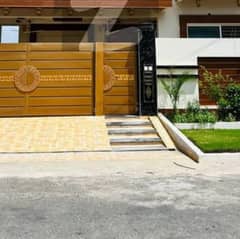 Jarawala Road Zubair Colony Society Boundary Wall Near Jalvi Market Faisalabad 8 Marla Double Storey Brand New House For Sale