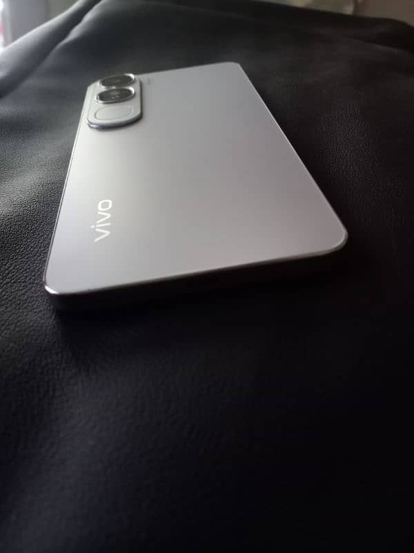 Vivo (Y200) 8/256GB Just 3 days used and 1year officially warranty 3