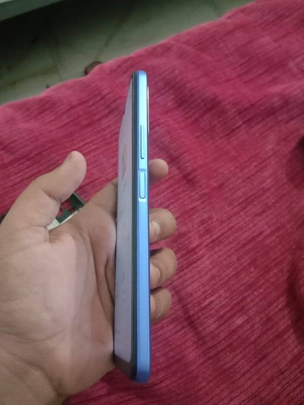 vivo y21a 4/64 all okay ha bas camera ma dust or back change honi 1