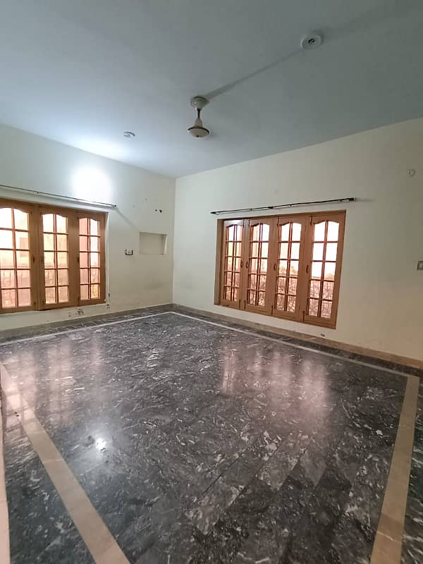 Ameen Town Canal Road* *Near Usmaniya Restaurant* Faisalabad VIP location10 Marla Upper Portion For Rent 8