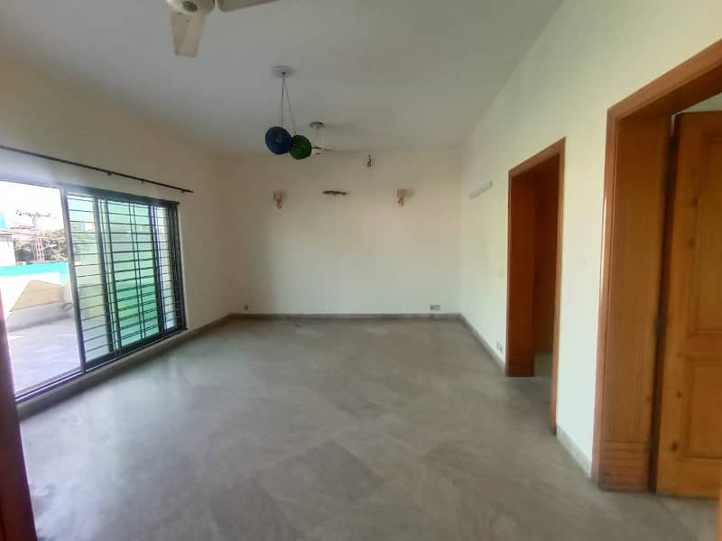 10 MARLA UPPER PORTION FOR RENT IN DHA PHASE 2 NEAR MASJID MARKET PARK 12