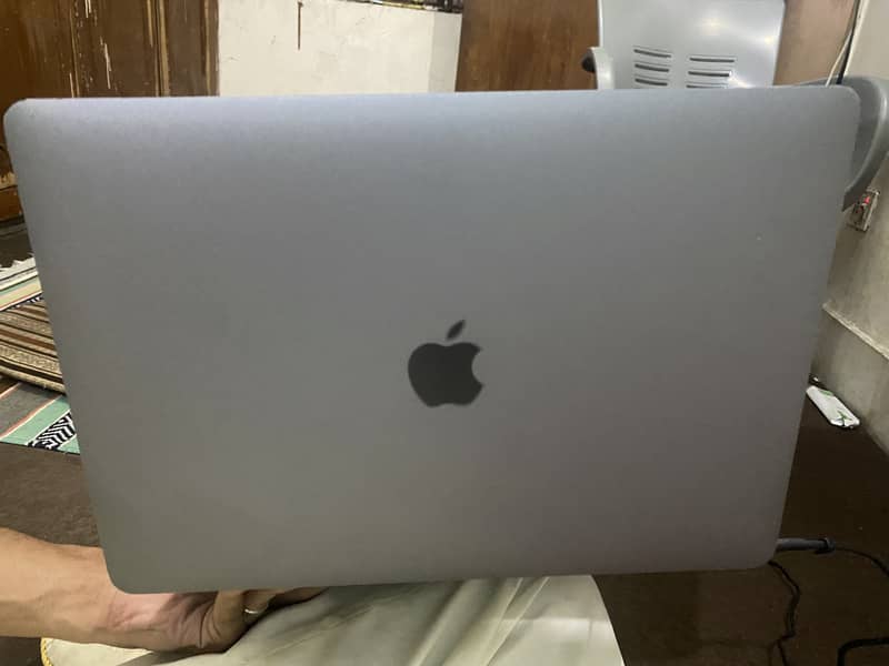 MacBook Pro 2017 0