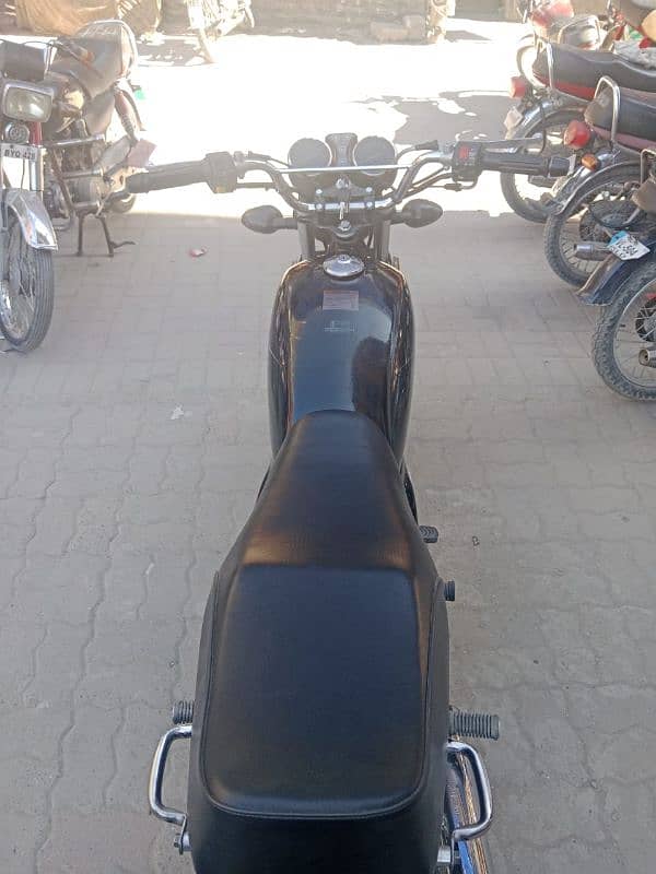 Suzuki GS 150 for sale near and clean condition 7