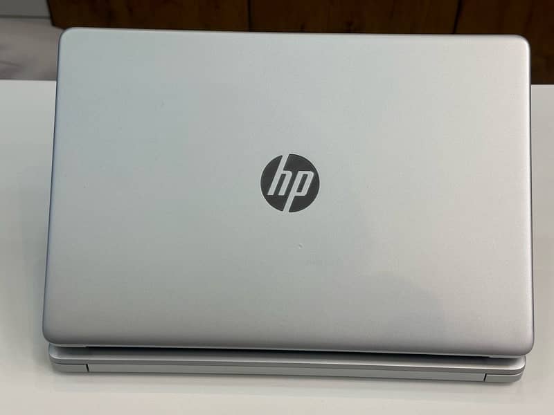 HP 15s !! RYZEN 3 !! 4500U !! 8 GB RAM !! 256 GB SSD 2