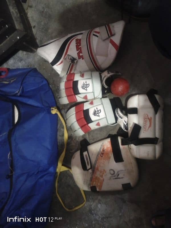 cricket good condition assessiries cricket practice ball. Thai. gloves 3