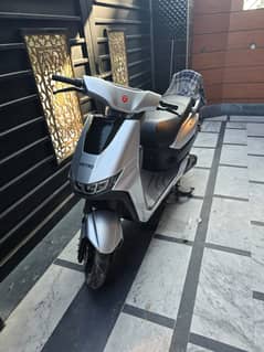 Metro T-9 Scooty (2024) MODEL| Metro in Scooties | Electric Scooties