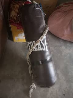 boxing bag [EVERLAST] for sale contact me if you are interested