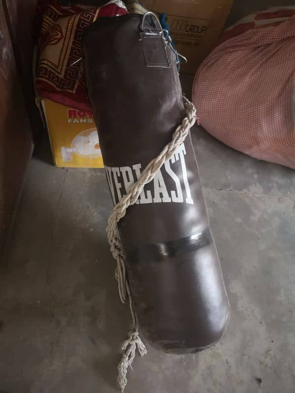 boxing bag [EVERLAST] for sale contact me if you are interested 0