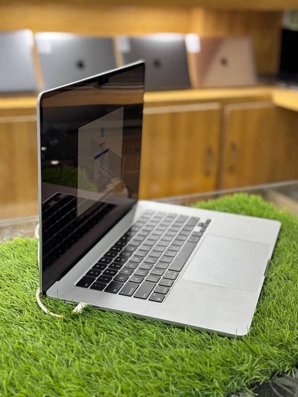 MacBook Air 2024 M3 15inches Non-Active 1