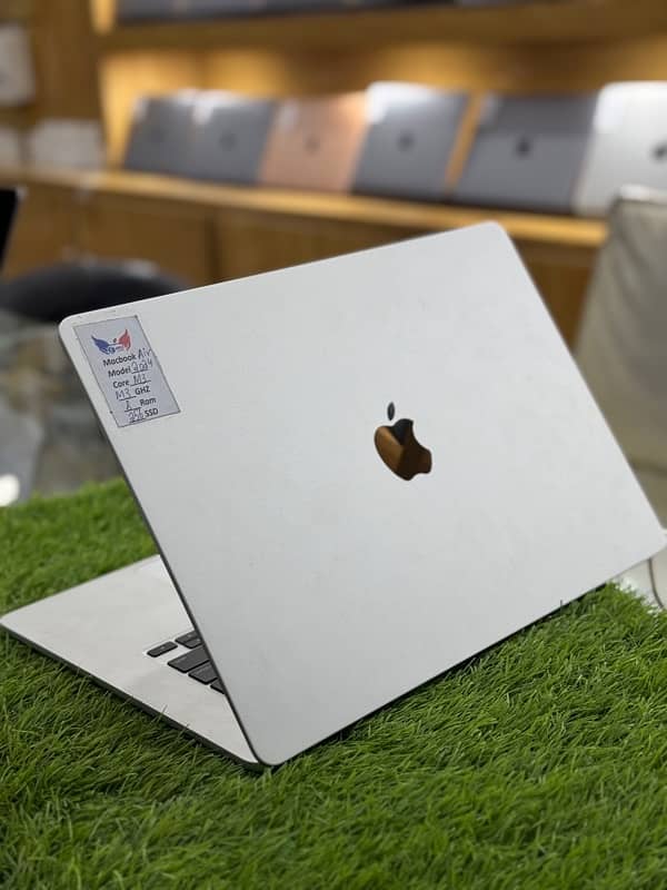 MacBook Air 2024 M3 15inches Non-Active 3