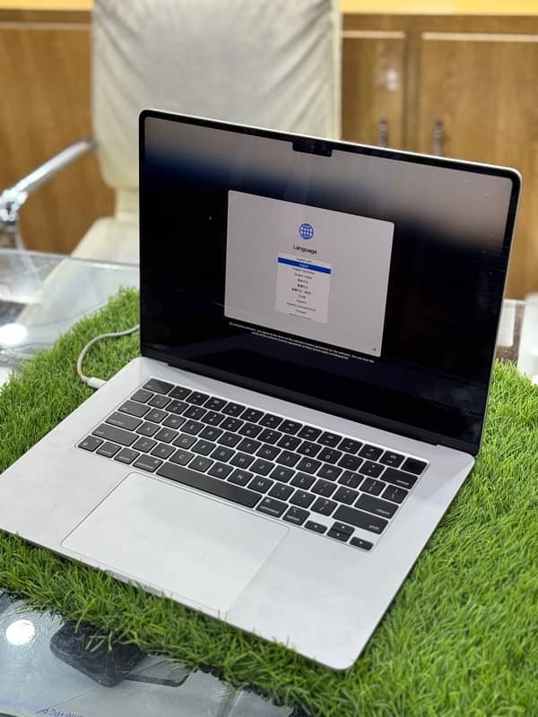 MacBook Air 2024 M3 15inches Non-Active 4