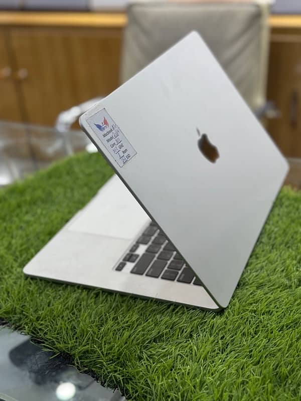 MacBook Air 2024 M3 15inches Non-Active 5