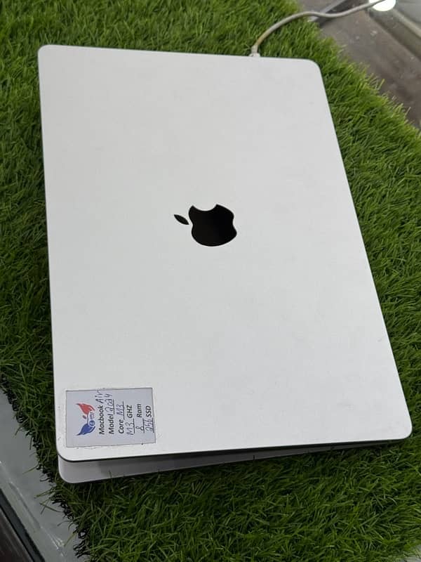 MacBook Air 2024 M3 15inches Non-Active 6