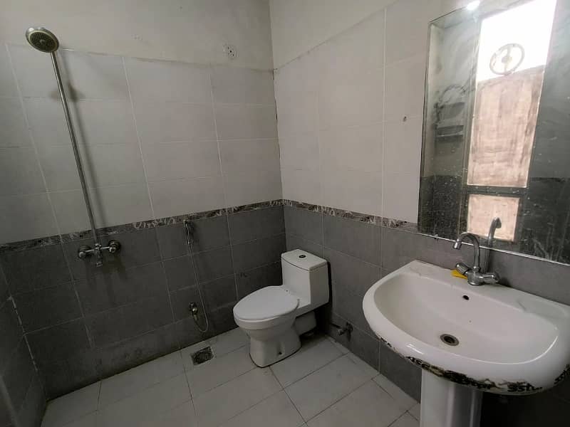 Fully Furnished Flat Available For Short Rentals!! Nearby Airport. 9