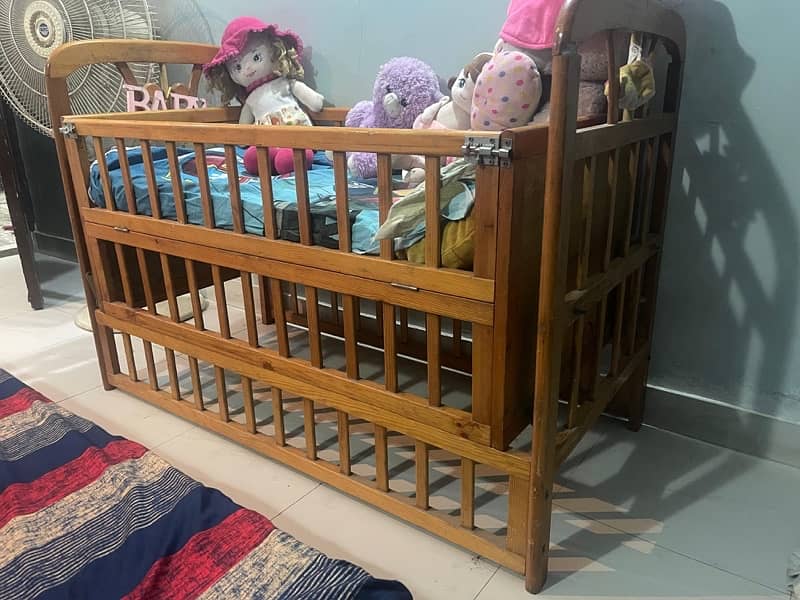 wooden swim babay cot like new 5