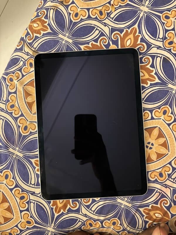 ipad air 5 64gb wifi 10/10 without box charger 0