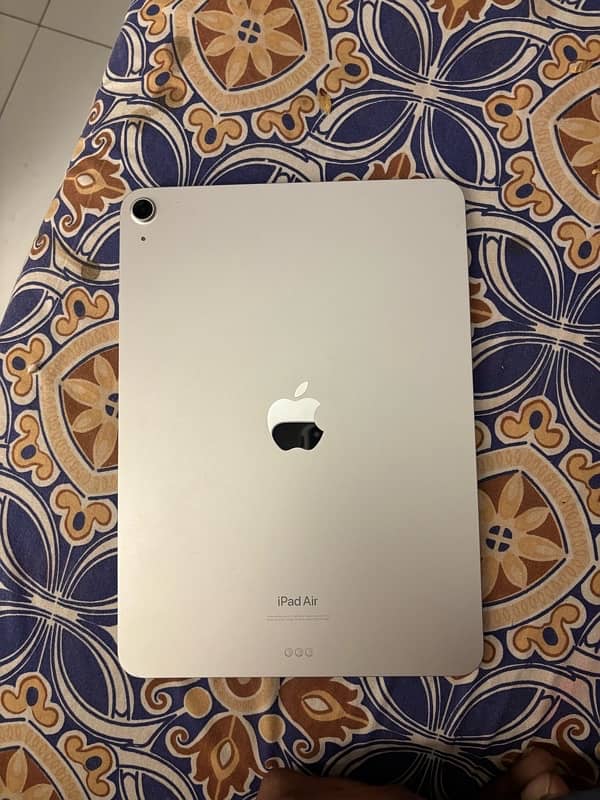 ipad air 5 64gb wifi 10/10 without box charger 1