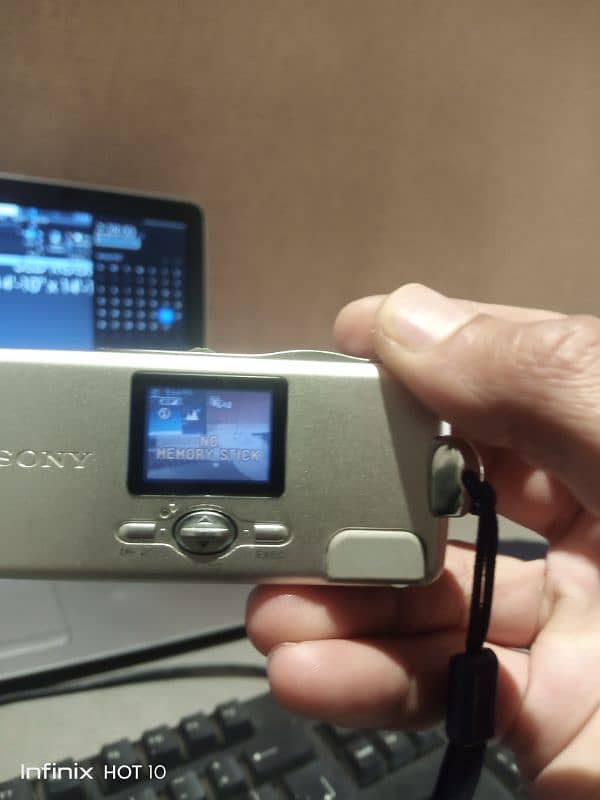 Sony digital still camera model DSC-U20 4