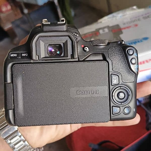 canon 200d II 4k 30 fullhd 60 hd 120 with lens 11