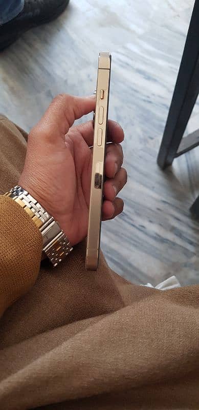 iphone 13 pro jv condition 10/10 ONLY Text me on WhatsApp 8