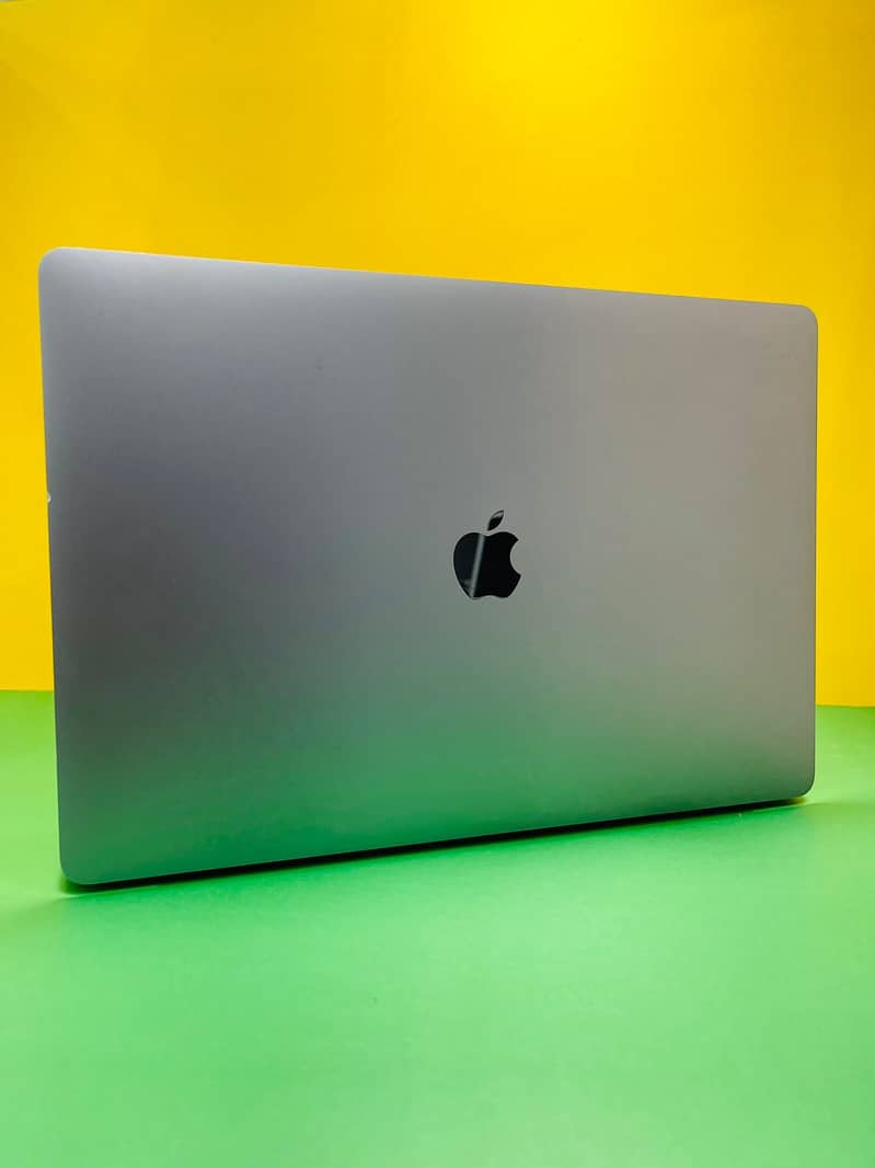 APPLE MACBOOK PRO CORE I9 WITH 4GB GRAPHIC CARD 1