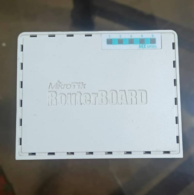 Mikrotik RB 750GR3 1