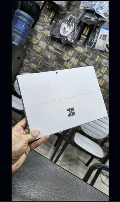 Microsoft surface 6 Pro i7 8th gen touch screen 2