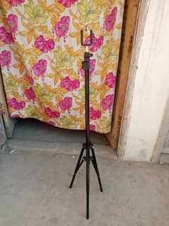 7ft tripod stand