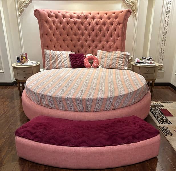 PINK ROUND SHAPED BED|BEST CONDITION! 1