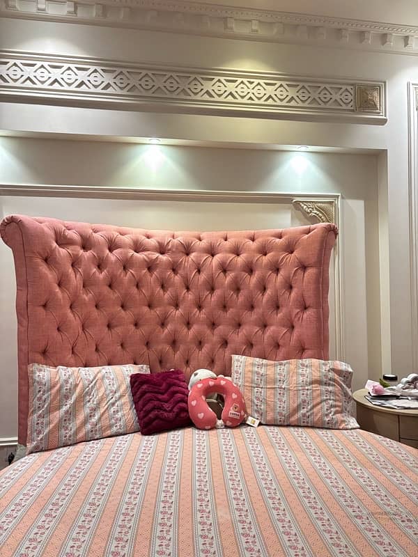 PINK ROUND SHAPED BED|BEST CONDITION! 8