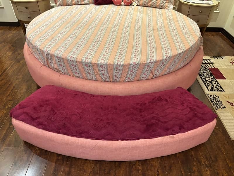 PINK ROUND SHAPED BED|BEST CONDITION! 11