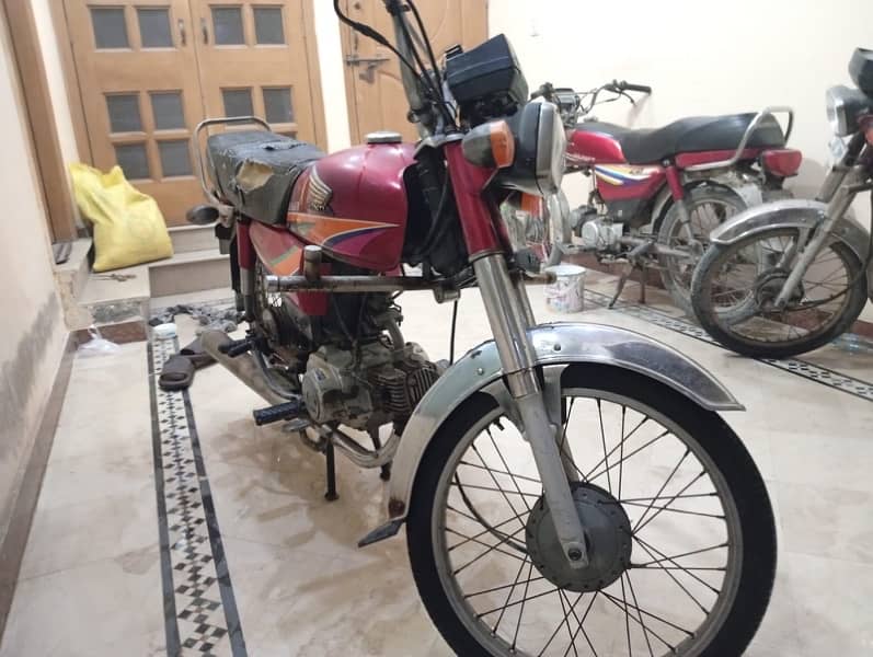 Honda CD70 4