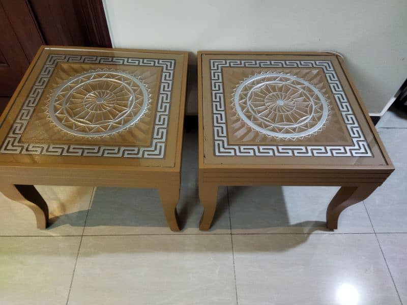 Set of 3 tables - 1 center and 2 side tables - 10/10 condition 1