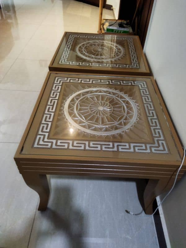 Set of 3 tables - 1 center and 2 side tables - 10/10 condition 4