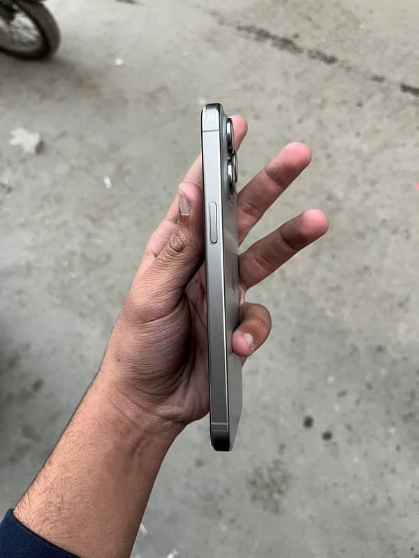 Iphone 15 pro max pta 4